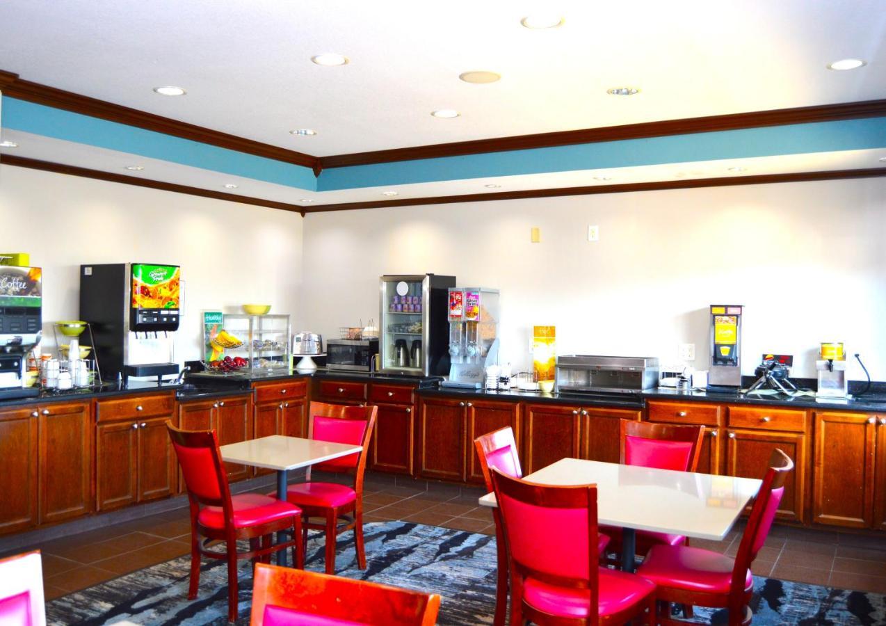 Quality Inn Coralville - Iowa River Landing Exterior photo