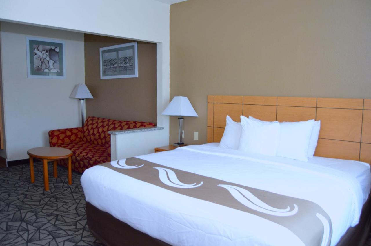 Quality Inn Coralville - Iowa River Landing Exterior photo