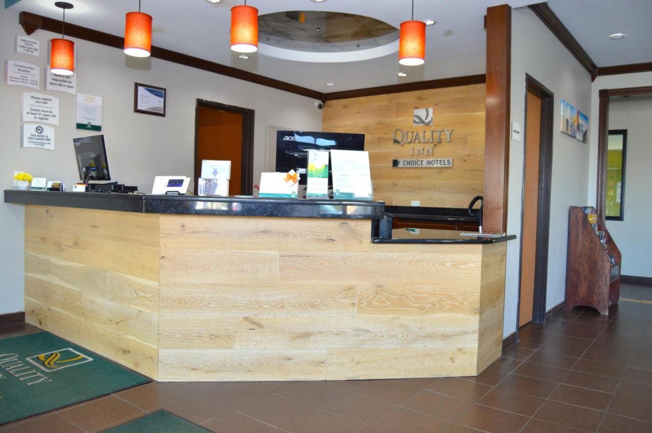 Quality Inn Coralville - Iowa River Landing Exterior photo