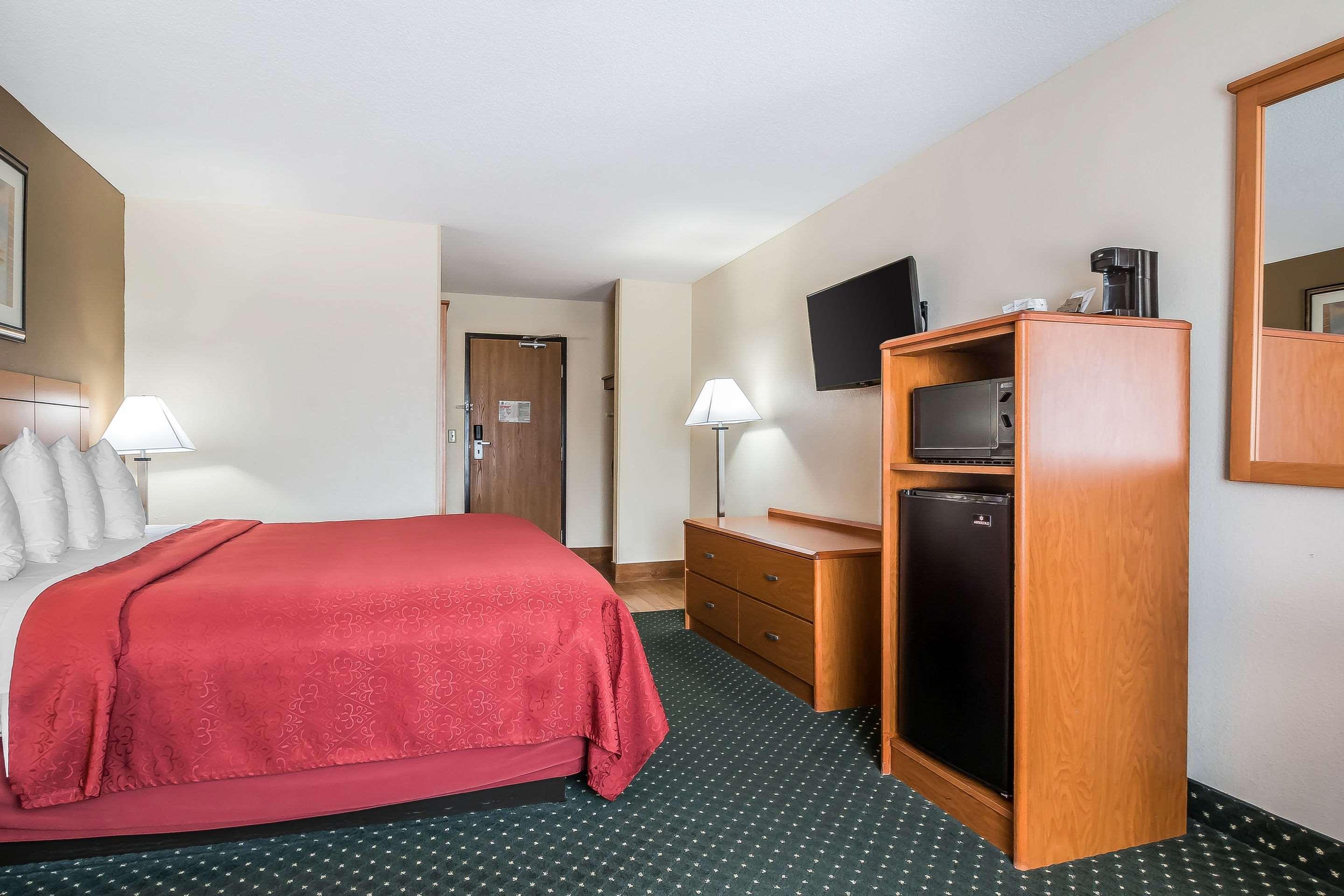 Quality Inn Coralville - Iowa River Landing Exterior photo