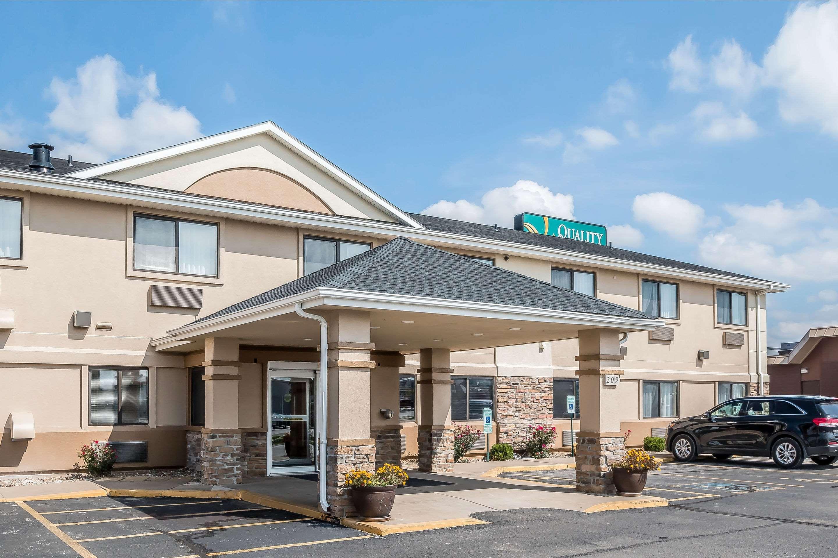 Quality Inn Coralville - Iowa River Landing Exterior photo