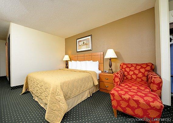 Quality Inn Coralville - Iowa River Landing Exterior photo