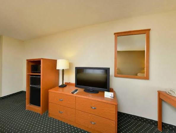 Quality Inn Coralville - Iowa River Landing Exterior photo